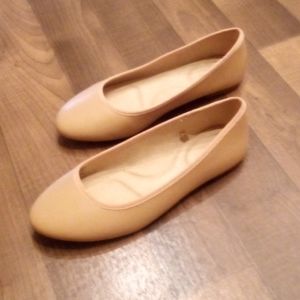 NWOT Women's Ballerina Tan Flats Size 8